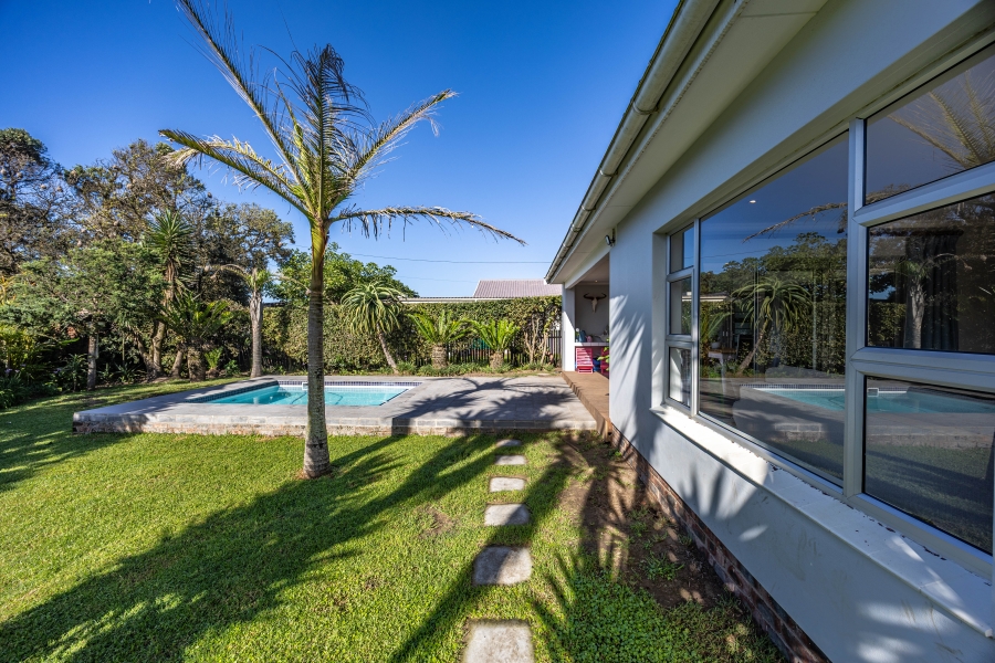 To Let 4 Bedroom Property for Rent in Kidds Beach Eastern Cape